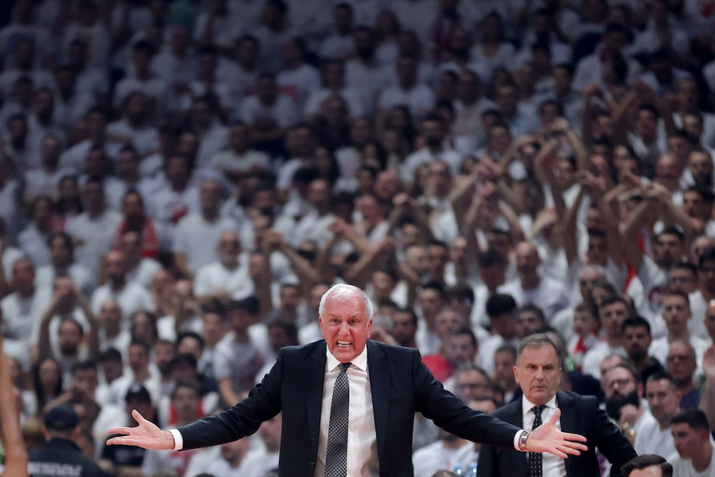 NE, NIJE GREŠKA Velika zastava sa likom Željka Obradovića u kopu „Delija“ (FOTO)