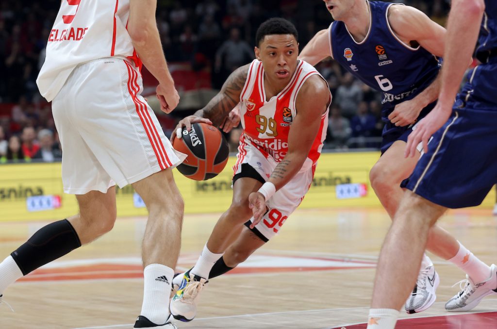 PUCA OD SAMOPOUZDANJA Nevažno odakle šutira – Jago pogađa (VIDEO)