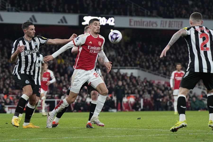 ARSENAL NIJE ODUSTAO OD TITULE „Tobdžije“ demolirale Njukasl (VIDEO)