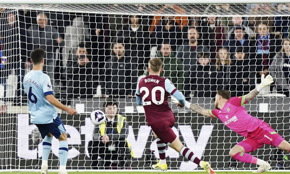 PREMIJER LIGA Het-trik Bovena, „pčelice“ završile pod čekićem u malom londonskom derbiju!