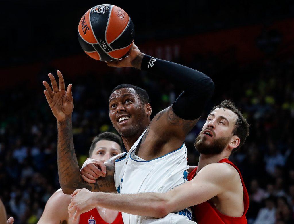 OMILJEN, A NIJE JOŠ NI ZAIGRAO Tompkins ponovo oduševio „Delije“ – prokomentarisao trojku Fransiska (FOTO)