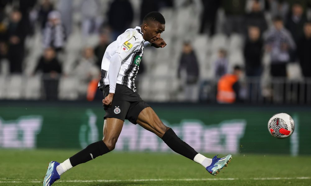 TALENAT Fudbaler Partizana se oprobao u drugom zanatu, evo šta je upotrebio umesto osnovnog rekvizita! (VIDEO)