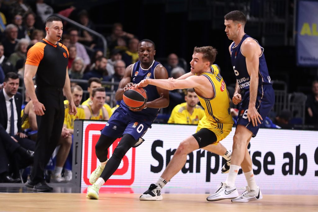 NIJE DOBRO ZA ZVEZDU I PARTIZAN Ubedljive pobede direktnih rivala za doigravanje