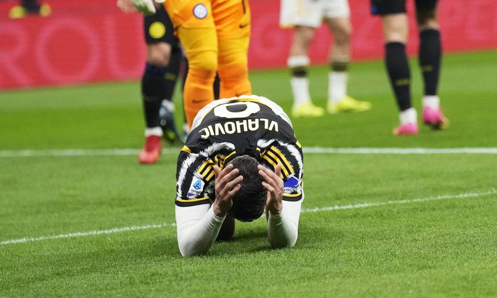 DA LI JE OVO NAJSKUPLJI CRVENI KARTON U ISTORIJI? Juventus brutalno kaznio Vlahovića! Srbinu nije bilo dobro kada je video cifru… (VIDEO)