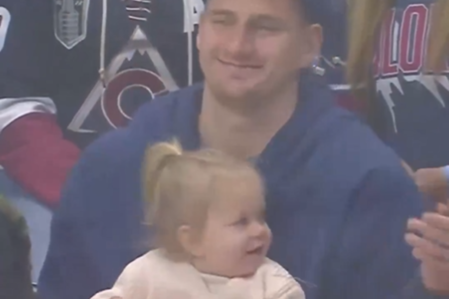 NE ZANIMAJU GA PLAŽE I TOPLIJI KRAJEVI Jokić s ćerkicom u ledenoj dvorani (VIDEO)