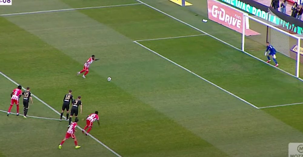PENAL ZA ZVEZDU POSLE VAR PROVERE Kanga sa bele tačke zatresao mrežu Čukaričkog (VIDEO)