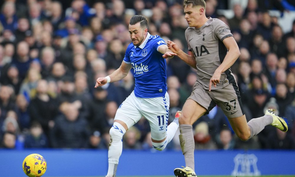 ŠOKANTNO Poznato ko je najbrži igrač u istoriji Premijer lige… Nije krilo ili bek, već štoper! (VIDEO)