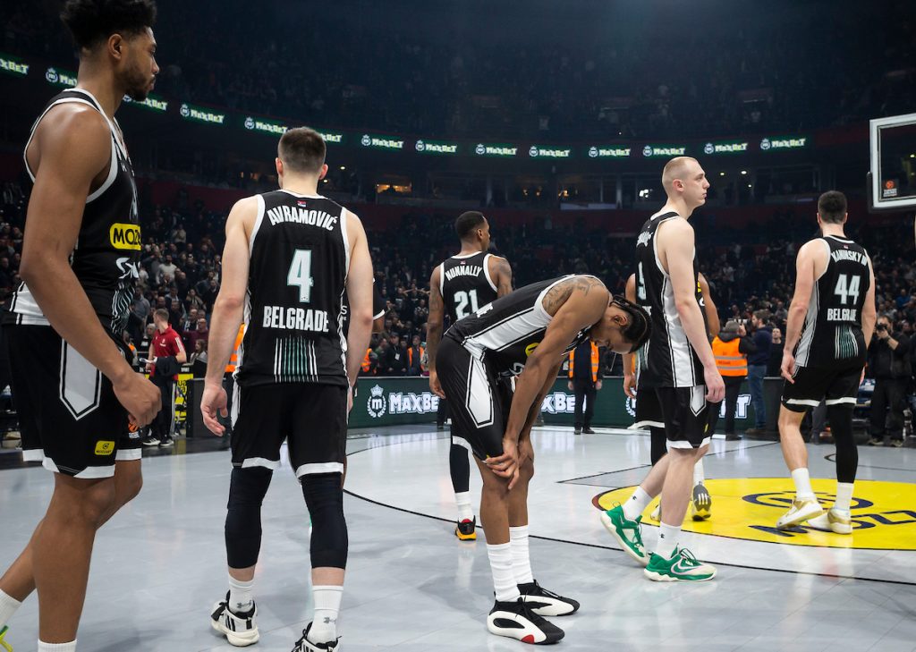 DOBRODOŠLICA Pogledajte kako su košarkaši Partizana dočekani u Laktašima (VIDEO)