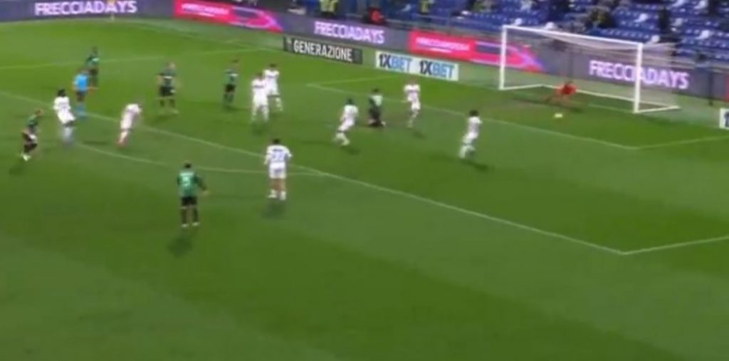 PRVENAC I TO PROTIV ŠAMPIONA Račić zakucao loptu u mrežu Napolija (VIDEO)