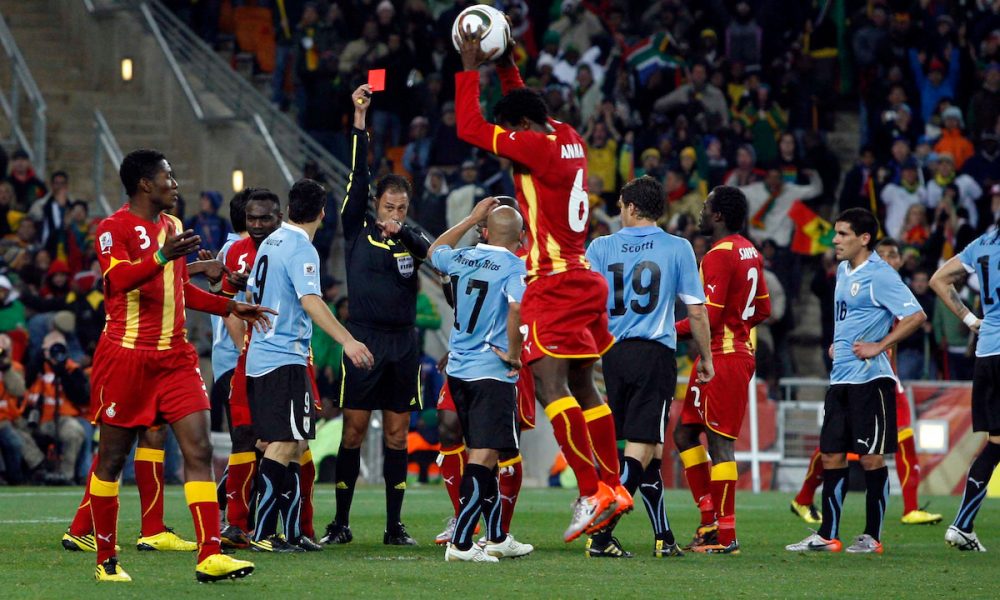 LJUBAV PREMA FUDBALU JE PREVIŠE JAKA Legendarni fudbaler se posle samo šest meseci vraća iz penzije