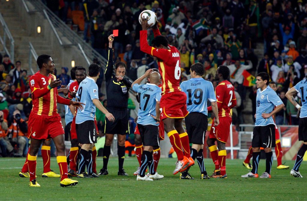 LJUBAV PREMA FUDBALU JE PREVIŠE JAKA Legendarni fudbaler se posle samo šest meseci vraća iz penzije