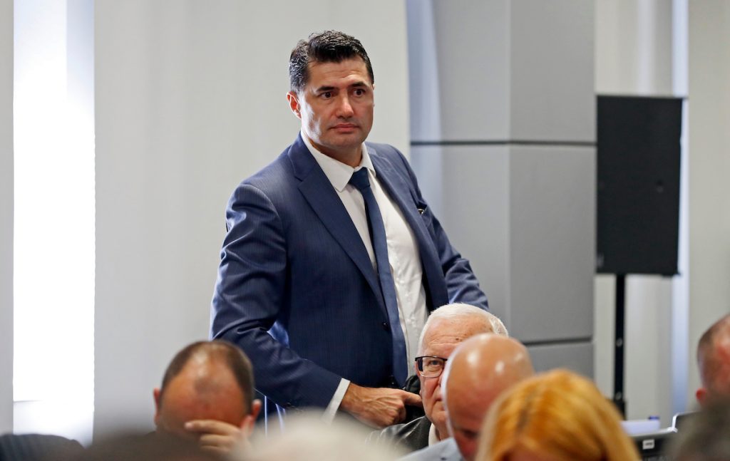 POLEDICA OPLEO PO PREDSEDNIKU NAPRETKA: U normalnoj državi zabranili bi mu da se bavi fudbalom! Ovo je poruka za kladioničare (FOTO)