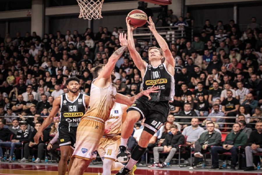 CRNO-BELI KAO KOD KUĆE Partizan ubedljivo vodi na poluvremenu u Laktašima (FOTO)