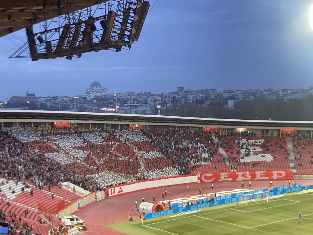 AMBIJENT ZA PAMĆENJE Smenjuju se koreografije Zvezdinih pristalica, „Delije“ ponovo oduševile (VIDEO)