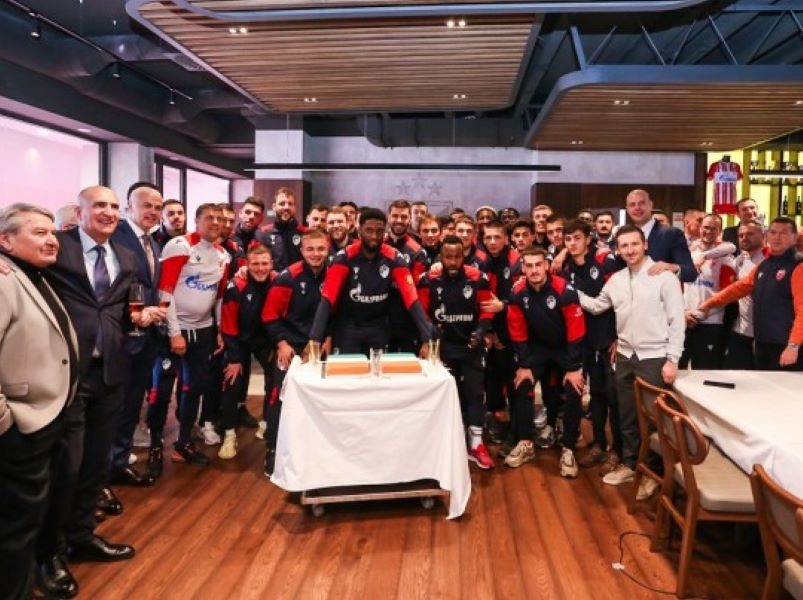 KAKO I PRILIČI Zvezda priredila koktel u čast šampiona (VIDEO)