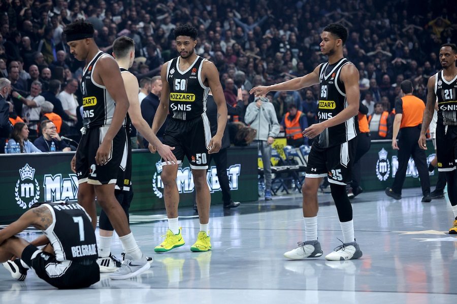 Partizan identifikovao navijača koji je gađao košarkaše posle poraza od Bajerna! Više neće moći na tribine (FOTO)