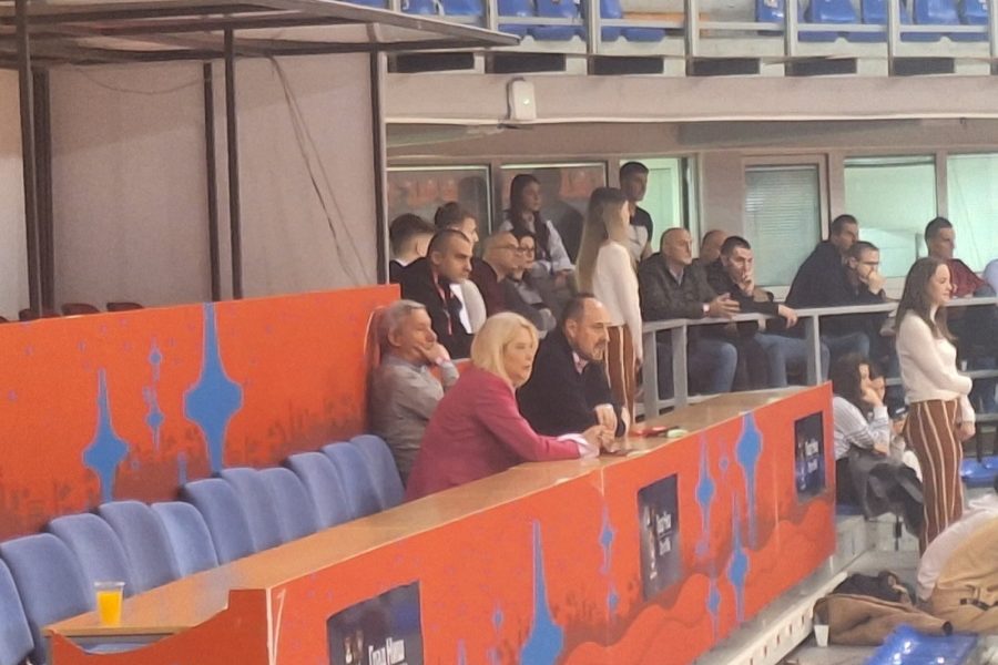 POZNATO LICE NA TRIBINAMA „ČAIRA“ Selektor Pešić gleda Kup „Radivoja Koraća“ (FOTO/VIDEO)