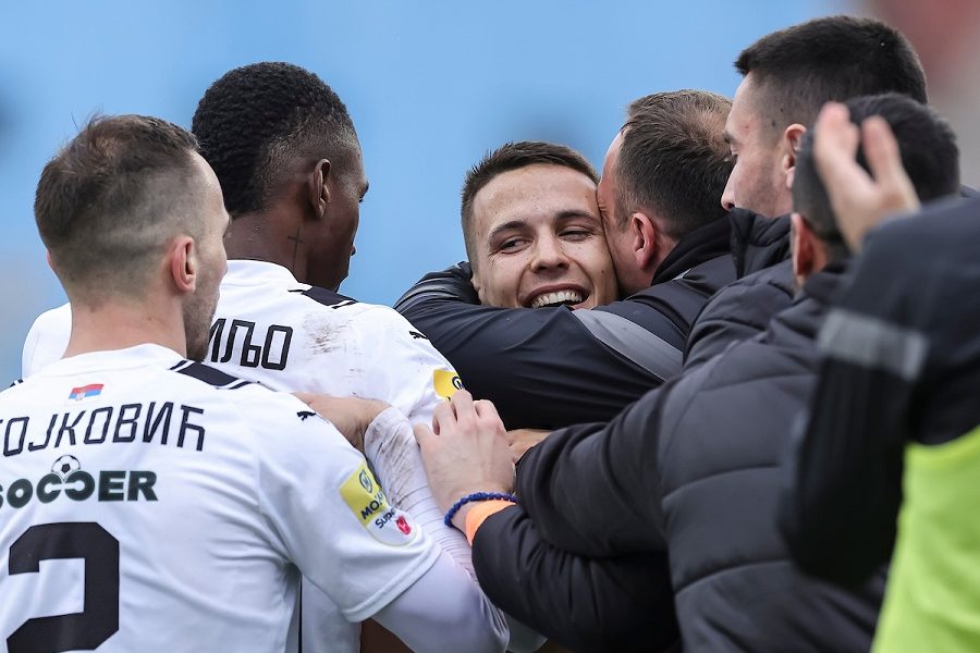 KAD JE TEŠKO, TU JE KAPITEN Partizan se dugo mučio, pa golovima Markovića i Baždara slavio u Surdulici!  (VIDEO)