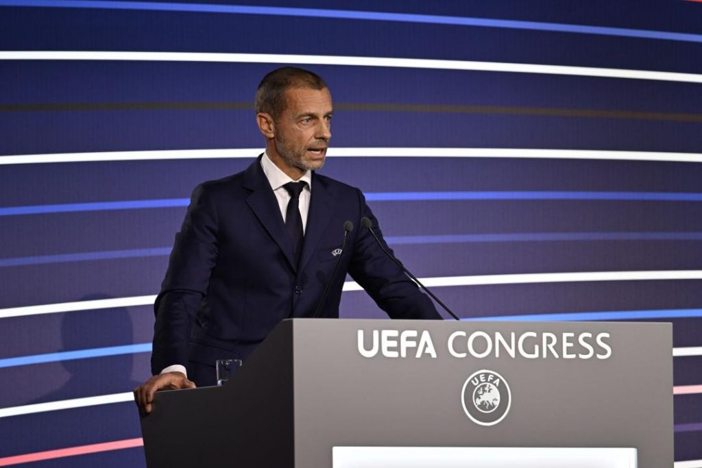 ČEFERIN U CENTRU SKANDALA Isplivale poruke, nazvao je idiotom i rasistom jednog od najmoćnijih ljudi u fudbalu