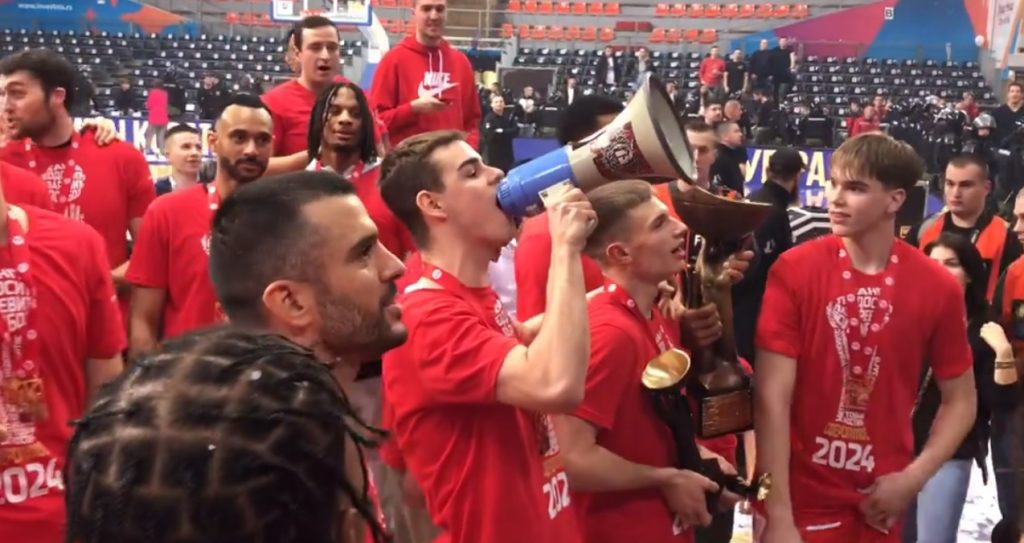 Slavlje sa stilom? Da, moguće je – pokazali su nam Zvezdini „megafonisti“ Luka, Miloš i Nikola (VIDEO)