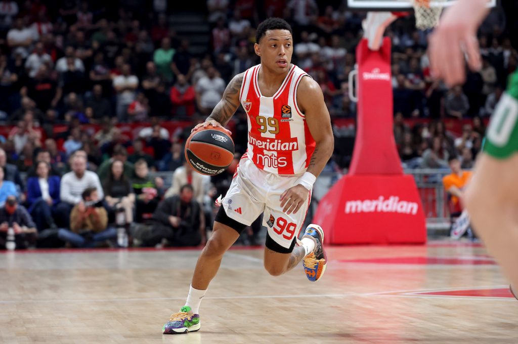 RASPOLOŽEN ZA ASISTENCIJE Jago sjajno razigrava crveno-bele, Mitrović zakucavanjem krunisao prvu četvrtinu (VIDEO)