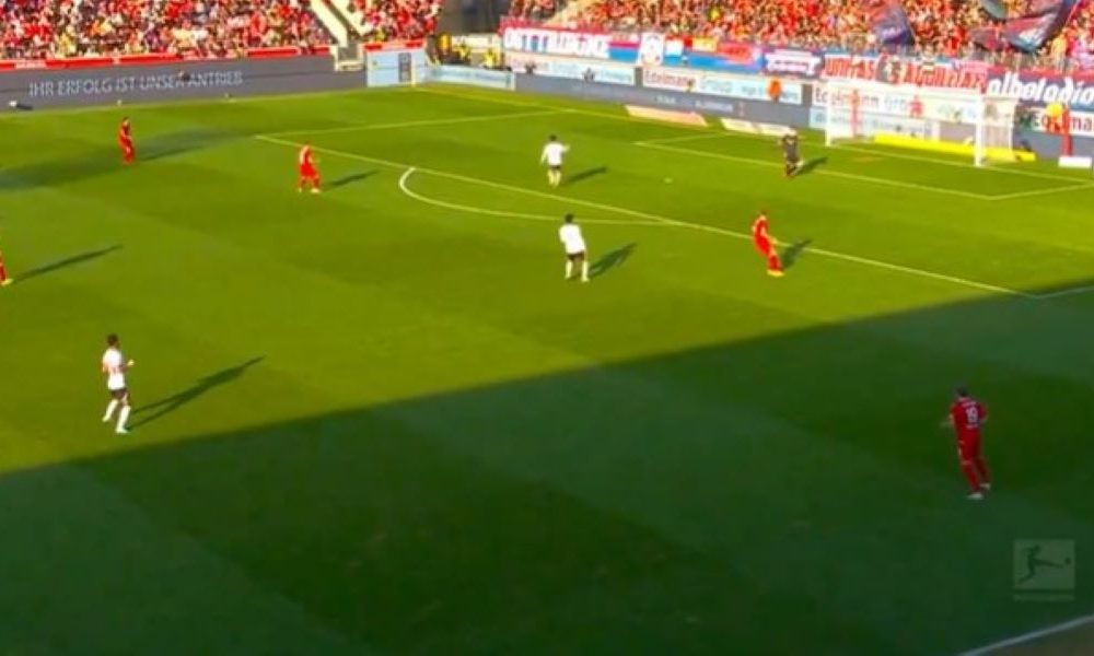 KOMEDIJA U BUNDESLIGI Ajntraht poveo posle autogola kakav viđamo samo u nižim ligama (VIDEO)