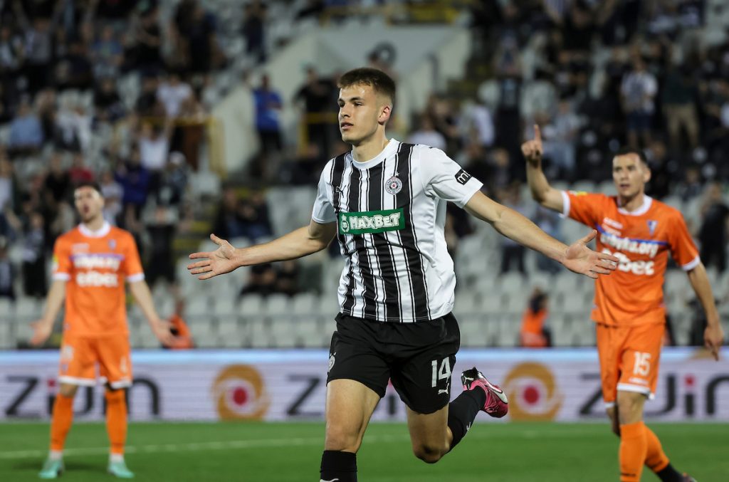 DIRLJIV GEST ŠPANACA Predstavili Baždara, a setili se Radomira (FOTO)