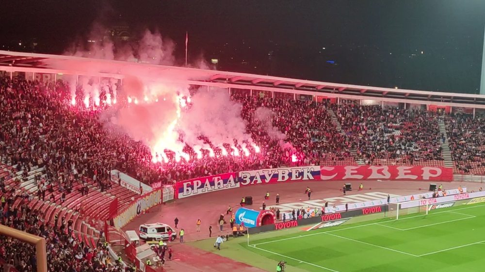 SPEKTAKL NA STARTU DRUGOG POLUVREMENA Gosti isparirali koreografiji Zvezdinih navijača (VIDEO)