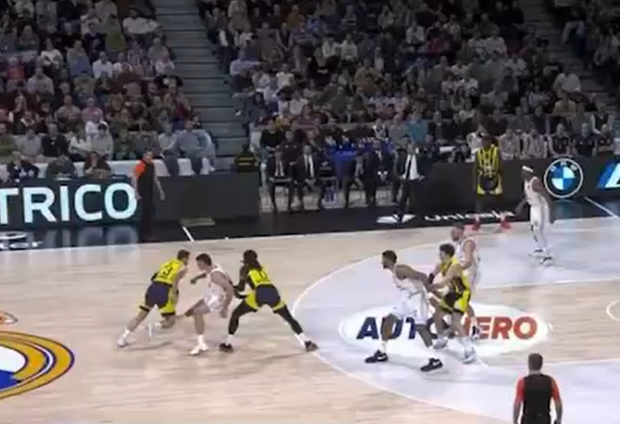 OVO JE U FUDBALU ZA ŽUTI Argentinac umalo povredio Gudurića (VIDEO)