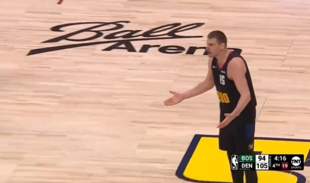 DA LI JE SRBIN BIO U PRAVU? Jokić vikao na sudiju, pa dobio tehničku (VIDEO)