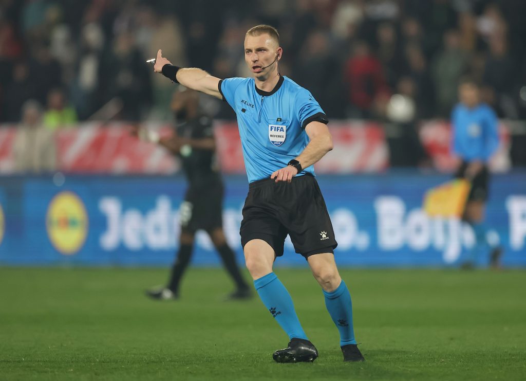 Sudija Ilić opsovao na 172. večitom derbiju! Zašto se ovako obratio igraču Partizana (VIDEO)