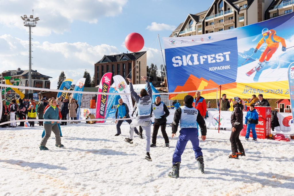 Ski fest na Kopaoniku okupio preko 500 učesnika iz regiona