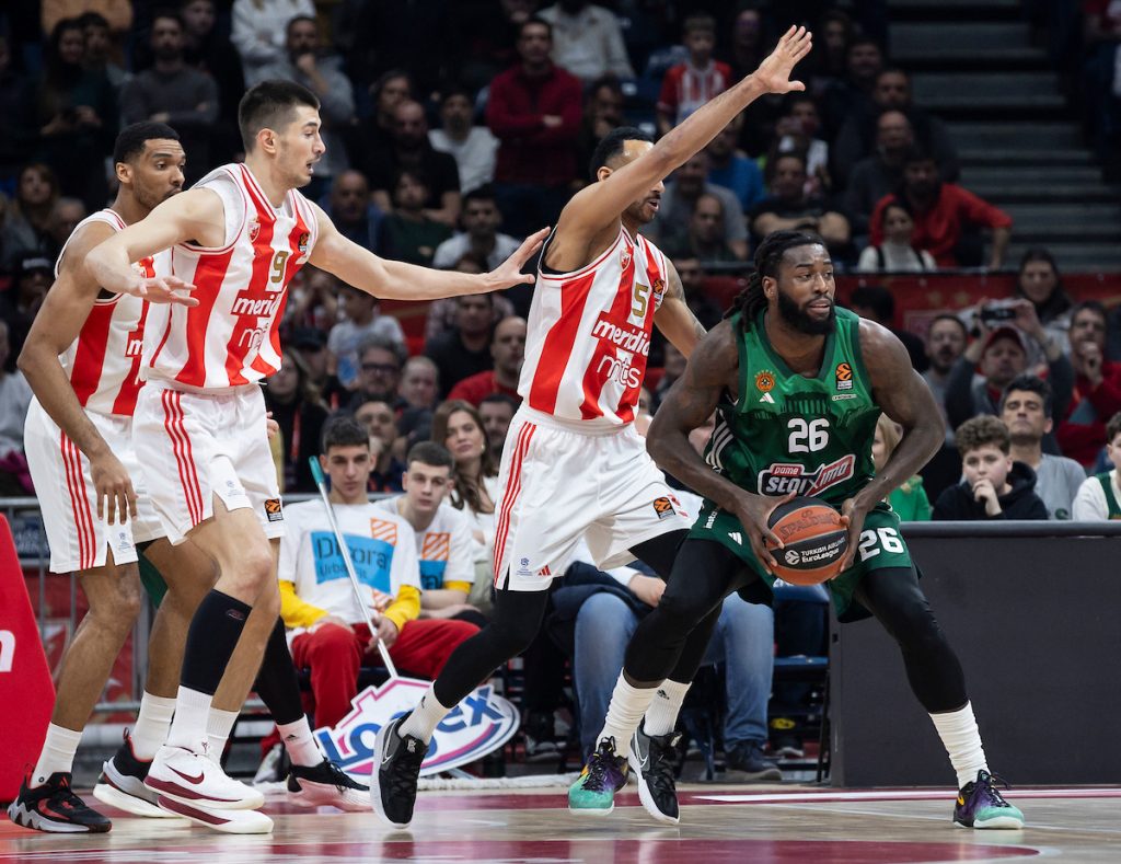 SJAJNA KOMBINACIJA SMARTA I BOLOMOBJA Zvezda se bori protiv „kiše trojki“ Panatinaikosa (VIDEO)