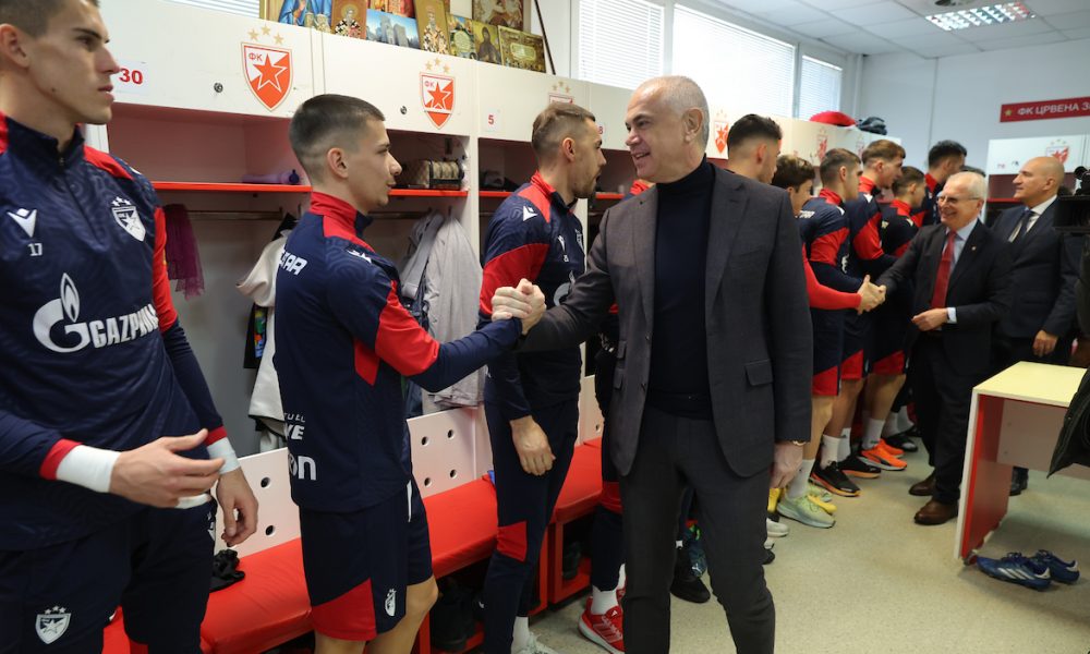 ZVEZDI OTVOREN PUT KA TITULI Pojačanja za plasman u Ligu šampiona su neophodna, tri pozicije gorući problem, na četvrtoj se nazire rešenje