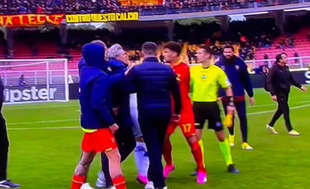 SKANDAL U ITALIJI Trener Lećea glavom udario protivničkog igrača! (VIDEO)