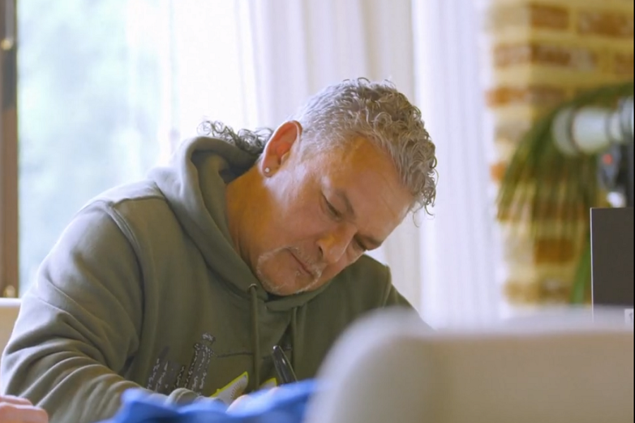 ZNATE ŠTA VOZI BAĐO? Fijata starog 40 godina! Legendardni fudbaler se odselio u šumu (VIDEO)