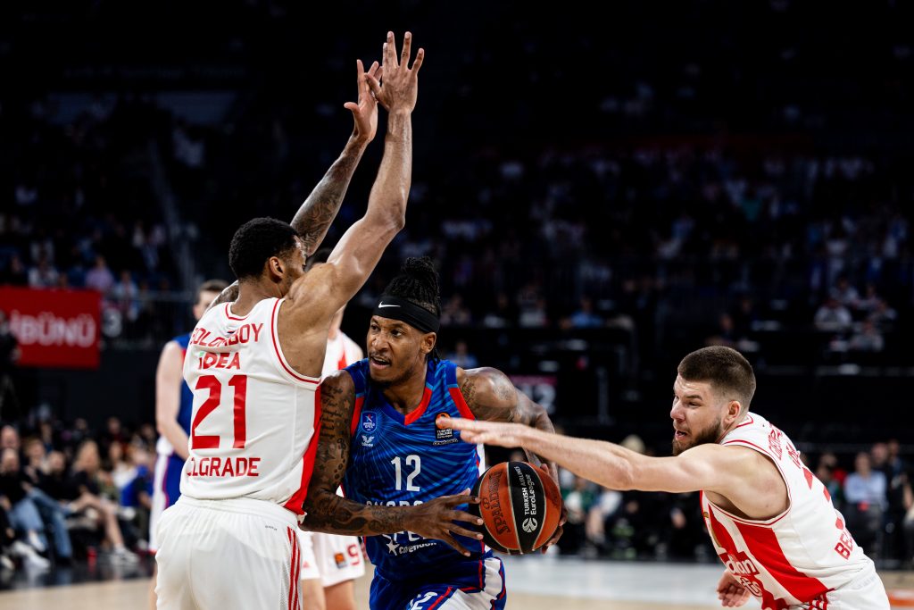 POLUVREME Efes dominira protiv Zvezde, Brajant izuzetno raspoložen! Partizanova nada polako umire (VIDEO)