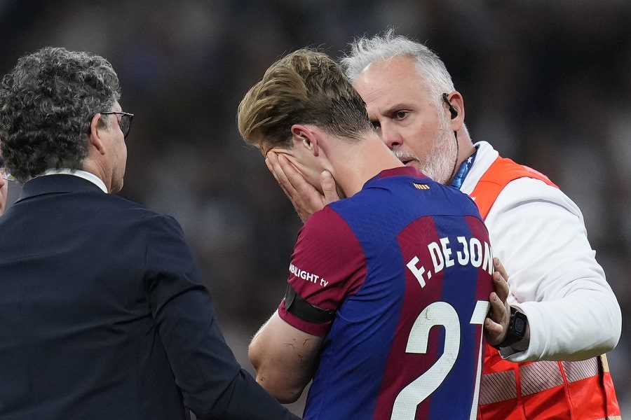 PEH ZA BARSELONU De Jong završio sezonu?