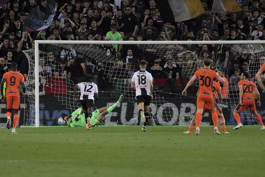 NIŠTA NE MOŽE DA GA ZAUSTAVI Inter golom u petom minutu nadoknade pobedio u Udinama! Samardžić strelac za domaće (VIDEO)