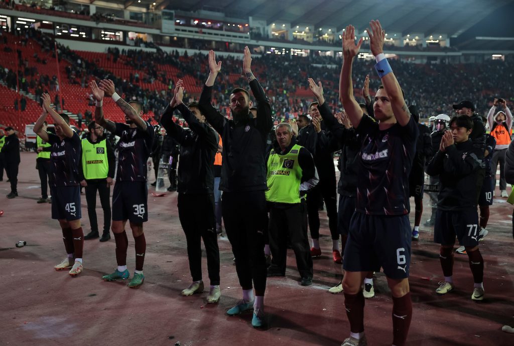 PONOSNI NA TIM „Grobari“ pevali igračima posle derbija, pa im poslali poruku pred polufinale Kupa (VIDEO)