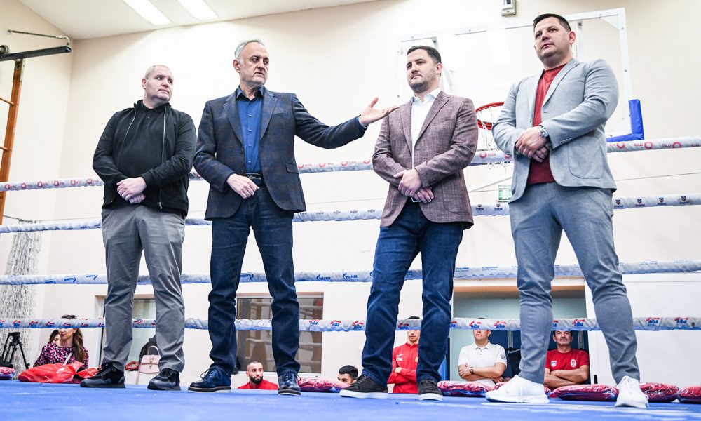 Ministar sporta Zoran Gajić posetio srpske boks reprezentativce uoči seniorskog EP u Beogradu