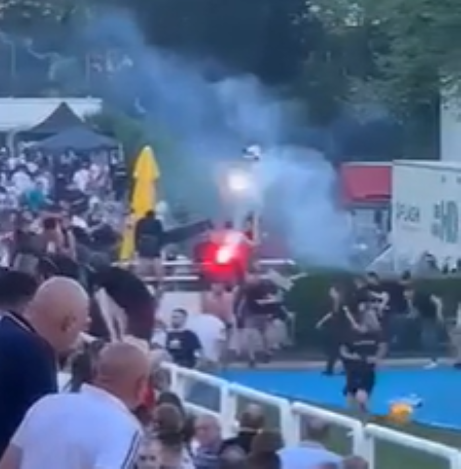 NIJE MOGLO BEZ INCIDENATA U MOSTARU Navijači Zrinjskog upali na teren, hteli da… (VIDEO)