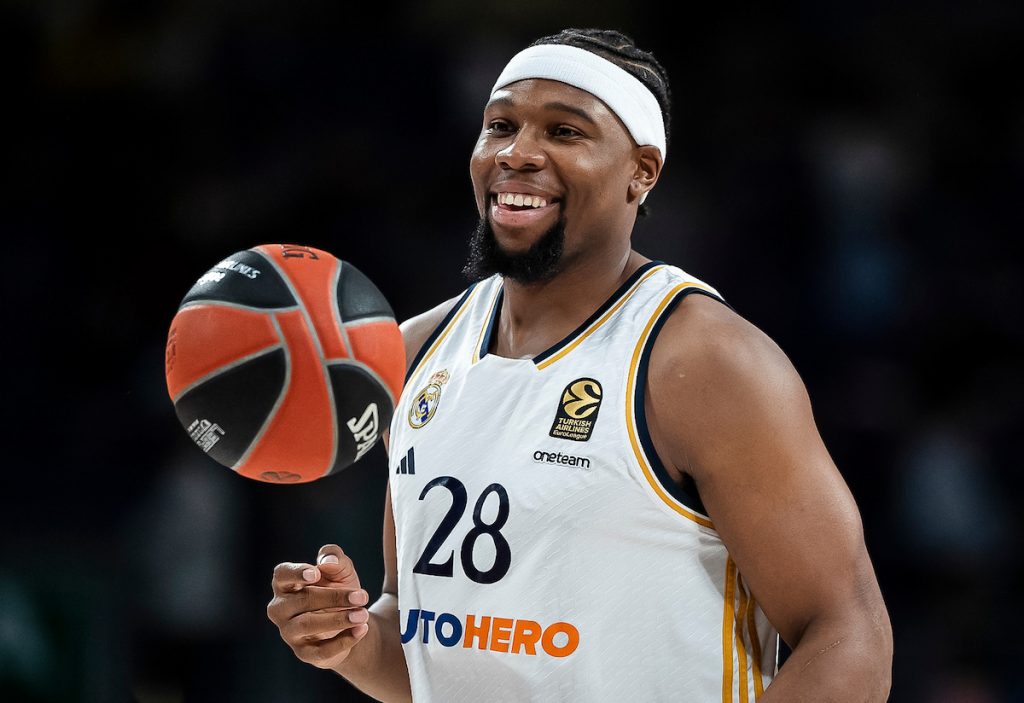 JEDNOM NASILNIK – UVEK NASILNIK Jabusele udario Monekea, košarkaš Baskonije završio na podu (VIDEO)