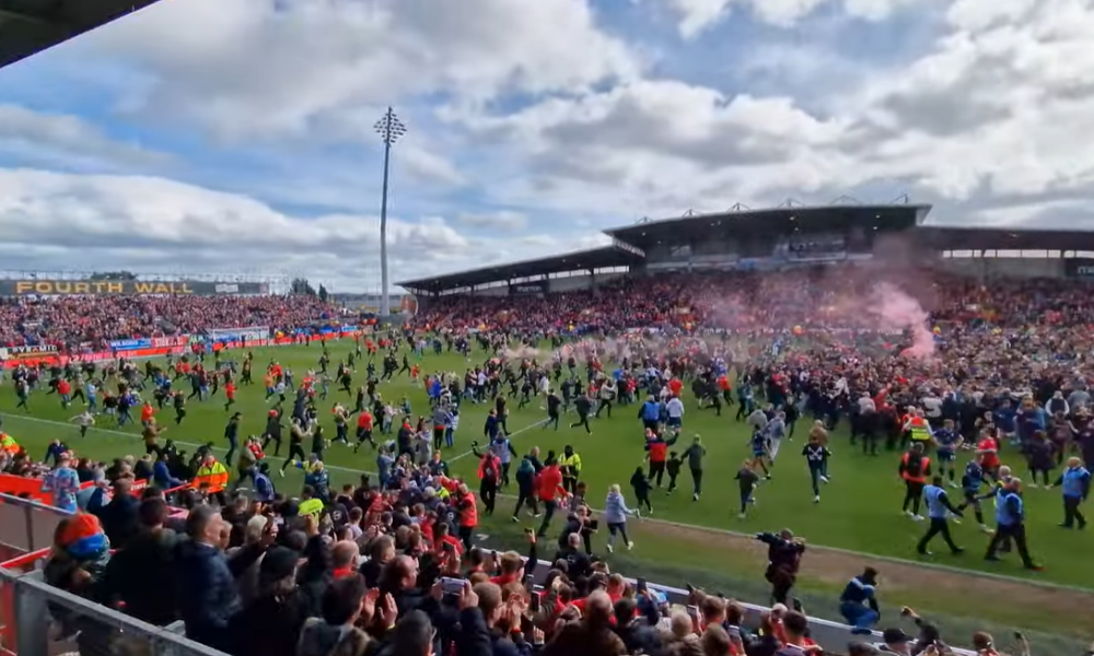 HOLIVUDSKA BAJKA U VELSU SE NASTAVLJA Reksam je ponovo u višem rangu, Rajan Rejnolds je zaplakao (VIDEO)