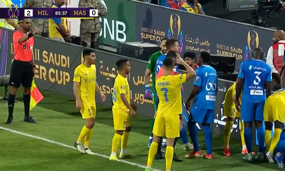 NEVIĐENI SKANDAL JEDNOG OD NAJBOLJIH SVIH VREMENA Ronaldo dobio crveni karton pa stegao pesnicu da udari sudiju! (VIDEO)