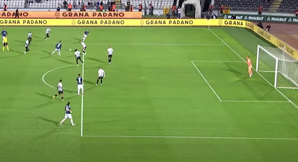 TSC PONOVO VODI PROTIV PARTIZANA Odličan centaršut Đakovca i još bolja realizacija Jovanovića (VIDEO)