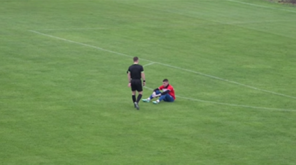 TUŽNA STRANA FUDBALA Meč Srpske lige trajao svega tri minuta… Domaćin nije imao dovoljno igrača (VIDEO)