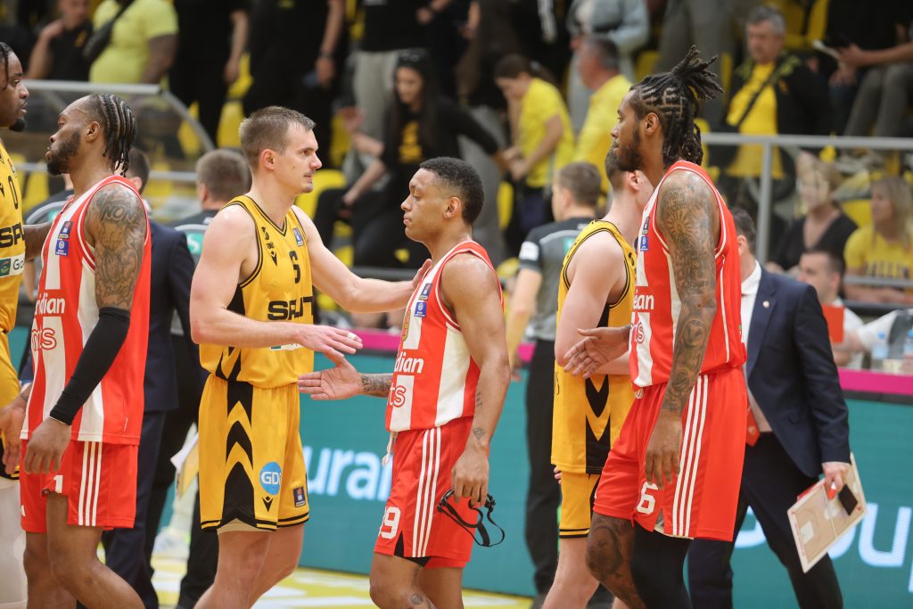 MOŽE LI TOMPKINS DA POGURA ZVEZDU DO TITULE? Ruka „meka“ i posle godinu dana neigranja! Fali mu još… (VIDEO)