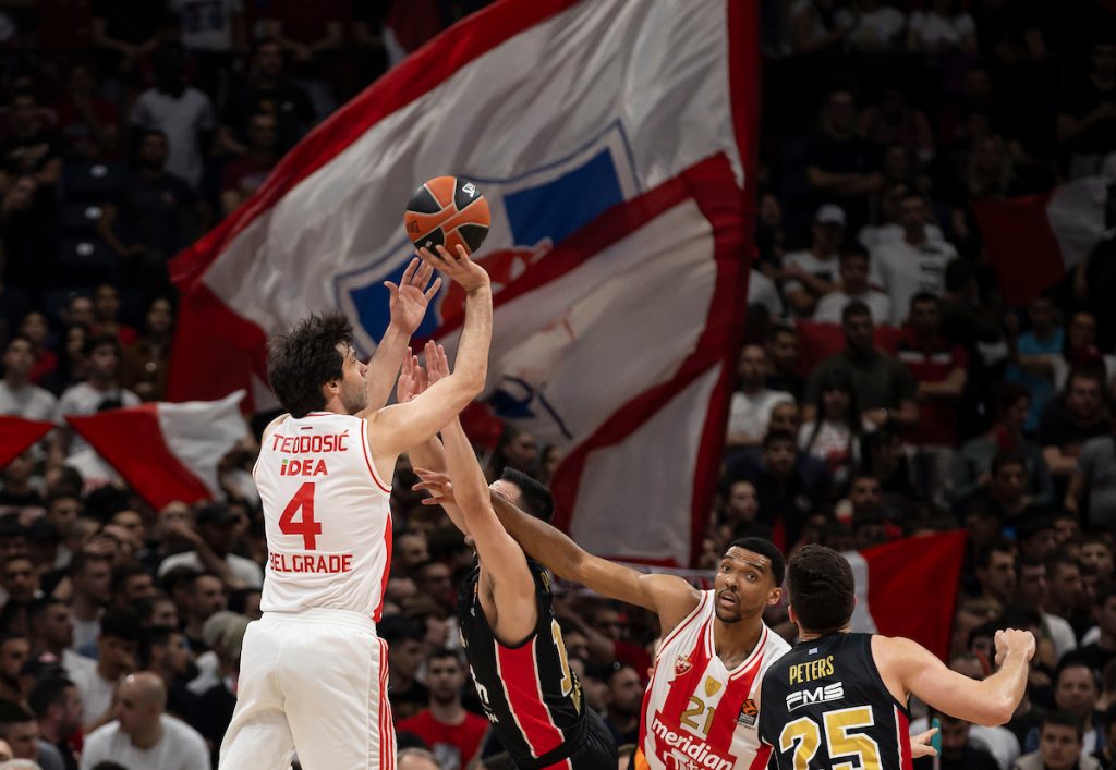 KAKAV JE TO MAJSTOR… Trojka Teodosića uz zvuk sirene za vođstvo Zvezde nad Olimpijakosom (VIDEO)