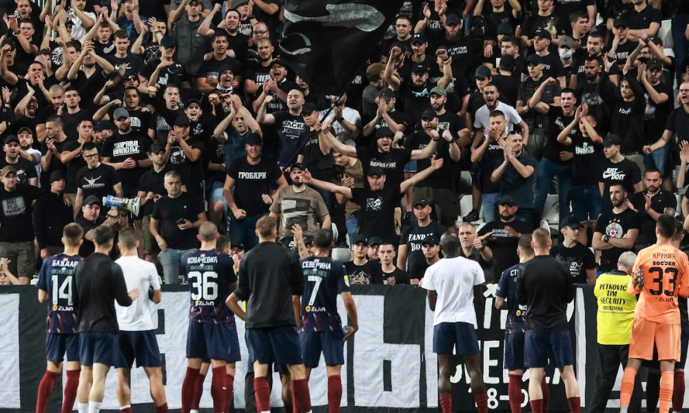 ŠOK PRED DERBI Ugašena Partizanova navijačka grupa! Osnivači spalili sva obeležja (FOTO)